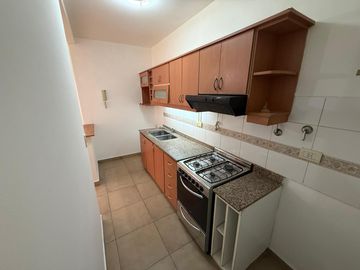 EXCELENTE 3 AMBIENTES CON PATIO APTO VIVIENDA Y PROFESIONAL