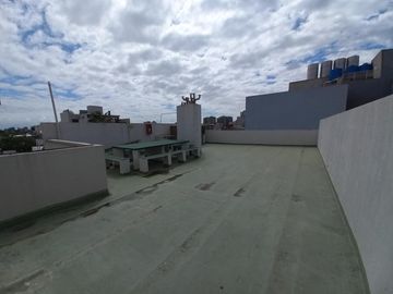 EXCELENTE 3 AMBIENTES CON PATIO APTO VIVIENDA Y PROFESIONAL