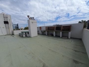 EXCELENTE 3 AMBIENTES CON PATIO APTO VIVIENDA Y PROFESIONAL