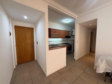 EXCELENTE 3 AMBIENTES CON PATIO APTO VIVIENDA Y PROFESIONAL