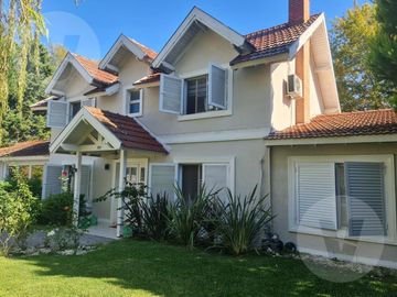 Casa en venta - Barrio Echeverria Del Lago, Canning