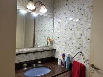 En Venta Casa de 3 ambientes . con fondo  garage  s/lote de 8 x 23