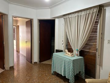 En Venta Casa de 3 ambientes . con fondo  garage  s/lote de 8 x 23