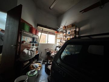 En Venta Casa de 3 ambientes . con fondo  garage  s/lote de 8 x 23