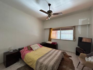 En Venta Casa de 3 ambientes . con fondo  garage  s/lote de 8 x 23