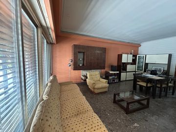 En Venta Casa de 3 ambientes . con fondo  garage  s/lote de 8 x 23