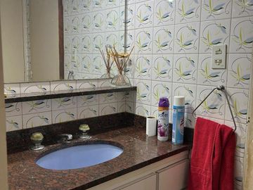 En Venta Casa de 3 ambientes . con fondo  garage  s/lote de 8 x 23