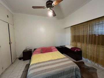 En Venta Casa de 3 ambientes . con fondo  garage  s/lote de 8 x 23
