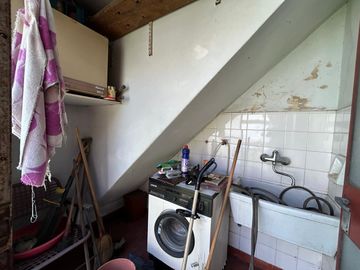 En Venta Casa de 3 ambientes . con fondo  garage  s/lote de 8 x 23