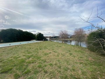 Venta Casa 4 Ambientes a La Laguna en San Benito Villanueva Tigre