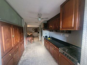 Casa de Categoria con Dpto y Estudio