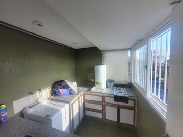 Casa de Categoria con Dpto y Estudio