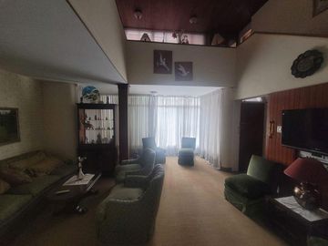 Casa de Categoria con Dpto y Estudio