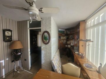 Casa de Categoria con Dpto y Estudio