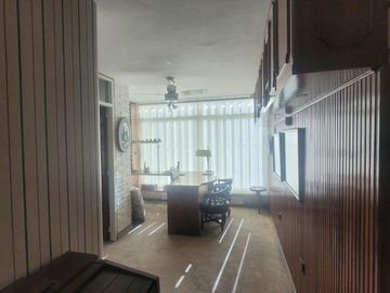 Casa de Categoria con Dpto y Estudio