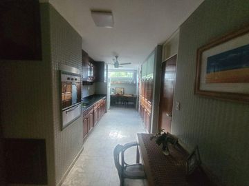 Casa de Categoria con Dpto y Estudio