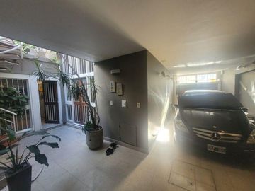 Casa de Categoria con Dpto y Estudio