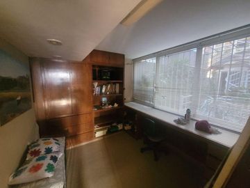 Casa de Categoria con Dpto y Estudio