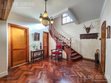 Casa en venta de 7 ambientes, habitacion en planta baja en suite, Vicente López