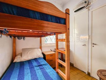 Casa en venta de 7 ambientes, habitacion en planta baja en suite, Vicente López