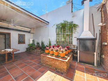Casa en venta de 7 ambientes, habitacion en planta baja en suite, Vicente López