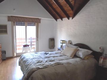 VENTA DÚPLEX DE 4 AMBIENTES EN OLIVOS