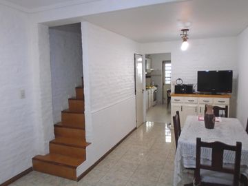 VENTA DÚPLEX DE 4 AMBIENTES EN OLIVOS