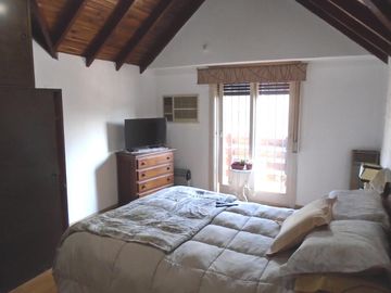 VENTA DÚPLEX DE 4 AMBIENTES EN OLIVOS