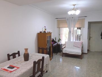 VENTA DÚPLEX DE 4 AMBIENTES EN OLIVOS