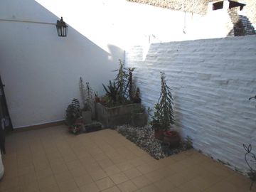 VENTA DÚPLEX DE 4 AMBIENTES EN OLIVOS