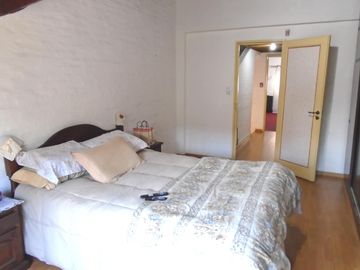 VENTA DÚPLEX DE 4 AMBIENTES EN OLIVOS