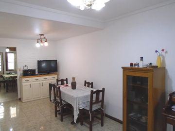 VENTA DÚPLEX DE 4 AMBIENTES EN OLIVOS