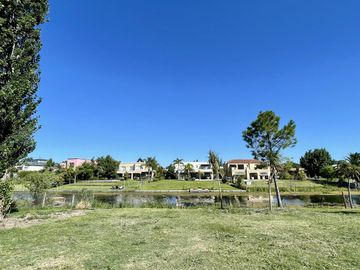 Terreno en venta en Barrio Privado Santa Catalina | Villanueva | Laguna
