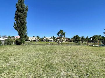 Terreno en venta en Barrio Privado Santa Catalina | Villanueva | Laguna