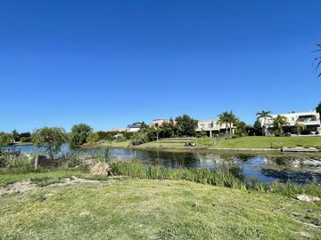 Terreno en venta en Barrio Privado Santa Catalina | Villanueva | Laguna