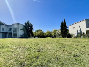 Terreno en venta en Barrio Privado Santa Catalina | Villanueva | Laguna