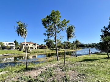 Terreno en venta en Barrio Privado Santa Catalina | Villanueva | Laguna