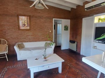 Casa de 4 Amb. a la venta en cañuelas