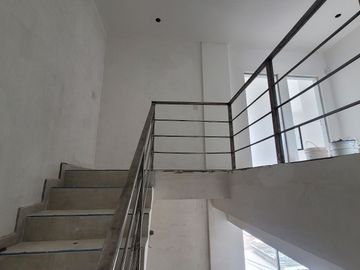 VENDE DÚPLEX A ESTRENAR EN CIPOLLETTI, 3 DORMITORIOS