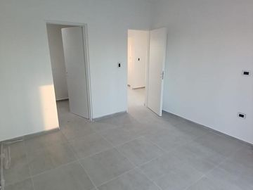 VENDE DÚPLEX A ESTRENAR EN CIPOLLETTI, 3 DORMITORIOS