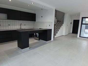 VENDE DÚPLEX A ESTRENAR EN CIPOLLETTI, 3 DORMITORIOS