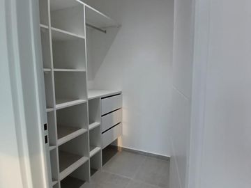 VENDE DÚPLEX A ESTRENAR EN CIPOLLETTI, 3 DORMITORIOS