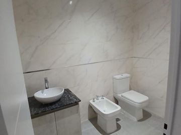 VENDE DÚPLEX A ESTRENAR EN CIPOLLETTI, 3 DORMITORIOS