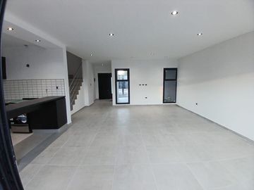 VENDE DÚPLEX A ESTRENAR EN CIPOLLETTI, 3 DORMITORIOS