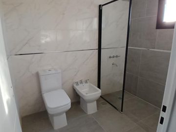 VENDE DÚPLEX A ESTRENAR EN CIPOLLETTI, 3 DORMITORIOS