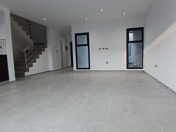 VENDE DÚPLEX A ESTRENAR EN CIPOLLETTI, 3 DORMITORIOS