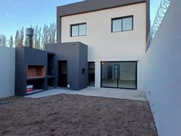 VENDE DÚPLEX A ESTRENAR EN CIPOLLETTI, 3 DORMITORIOS