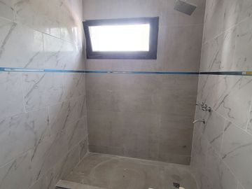 VENDE DÚPLEX A ESTRENAR EN CIPOLLETTI, 3 DORMITORIOS