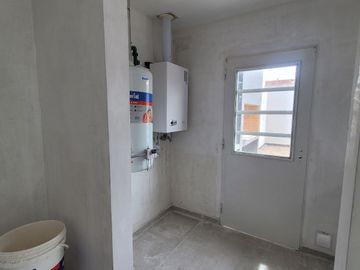 VENDE DÚPLEX A ESTRENAR EN CIPOLLETTI, 3 DORMITORIOS
