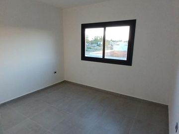 VENDE DÚPLEX A ESTRENAR EN CIPOLLETTI, 3 DORMITORIOS